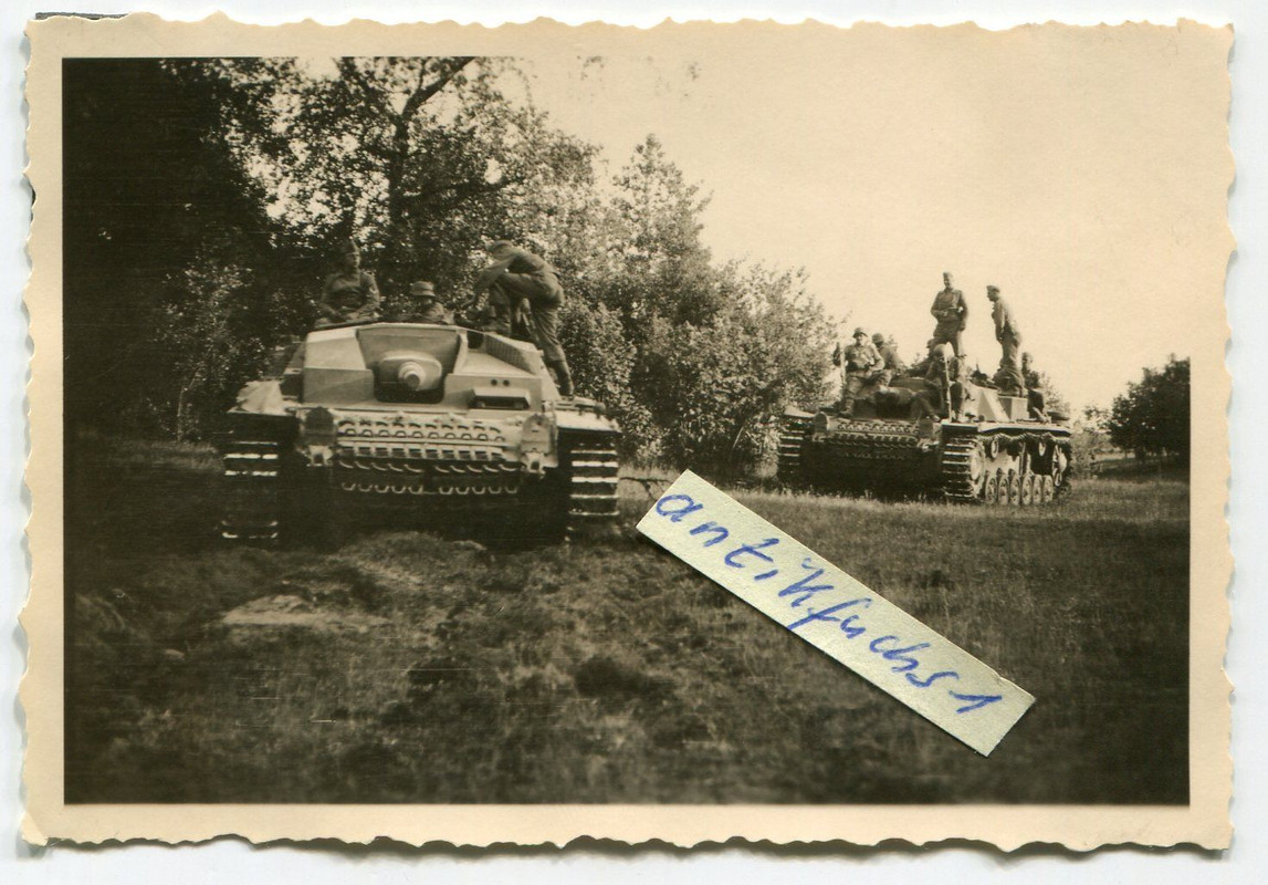 2 Panzer-Sturmgeschütze beim Front-Einsatz im 2.