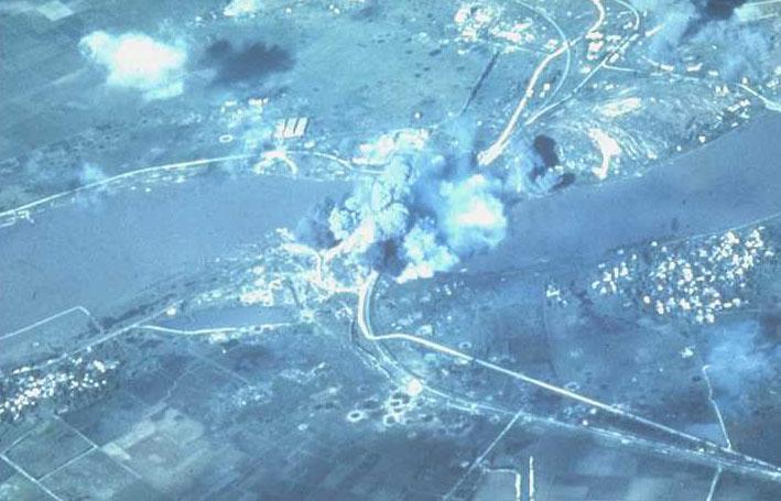 1972-Thanh-Hoa-bridge (2) (USN)