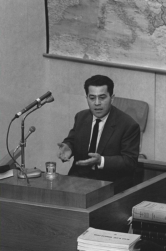 El superviviente Moshe Beiski dando testimonio durante el juicio