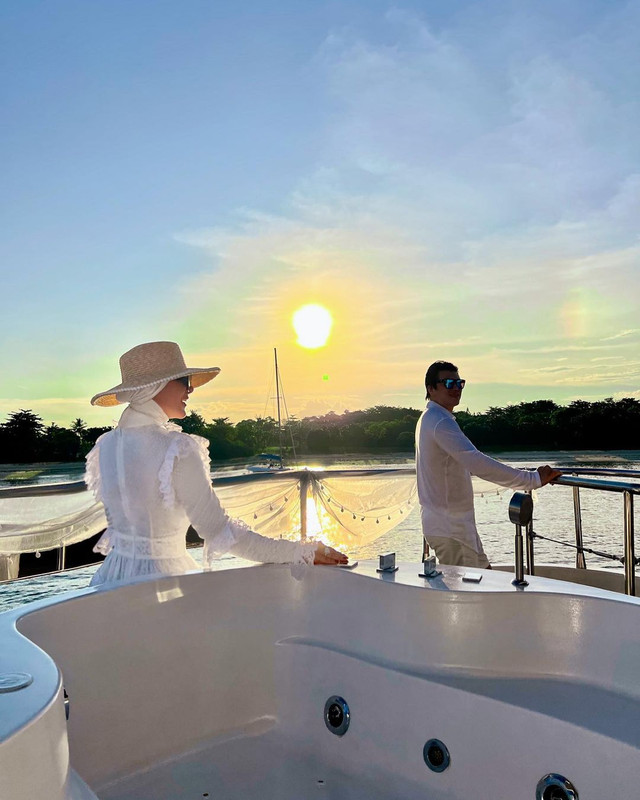 Momen mesra Syahrini dan Reino Barack saat nikmati liburan di Jepang.