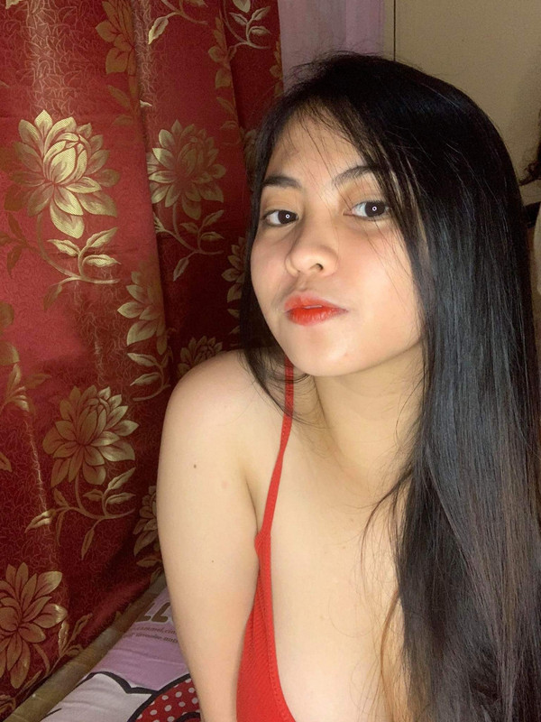 巨乳雙球電眼妹