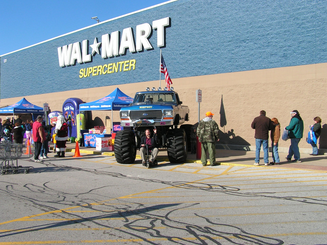 Bigfoot 12-5-09 Eureka Walmart 086