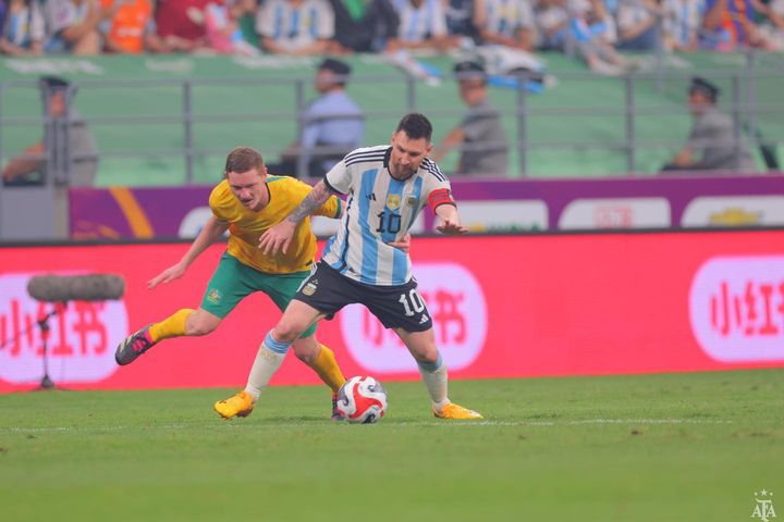 Potret Lionel Messi berlaga di pertandingan Argentina vs Asutralia yang viral gara-gara ada fans China yang nekat menyusup ke lapangan.