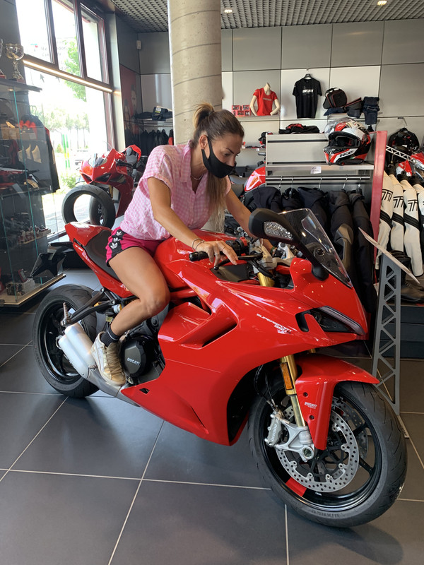 776D7C6B-B1DA-456C-9D85-870DDF7D093E