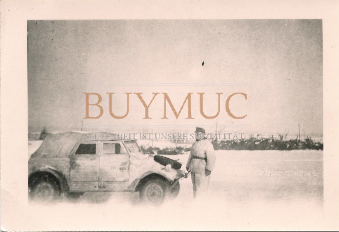 Foto Wehrmacht Soldat mit Militärfahrzeug samt Tarnung Winter Ru