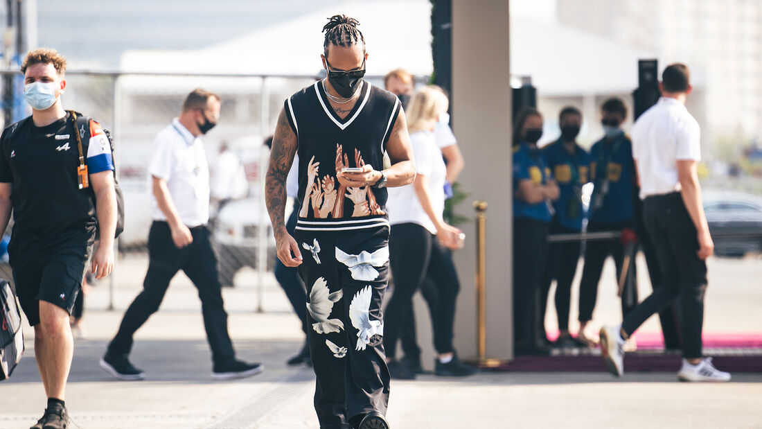 Lewis-Hamilton-Mercedes-Formel-1-GP-Saudi-Arabien-Jeddah-Corniche-Circuit-Donnerstag-2-12-2021-169Ga