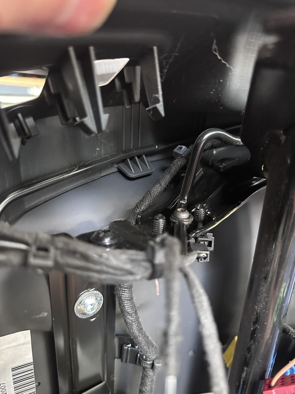 Wingback_assembly_17