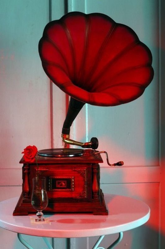 red-gramaphone.jpg