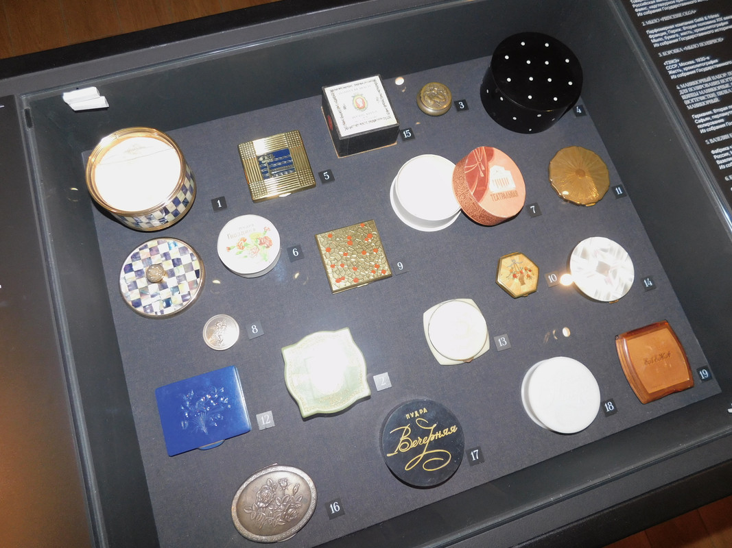 Выставка в музее Революции Кринолин и пр 081