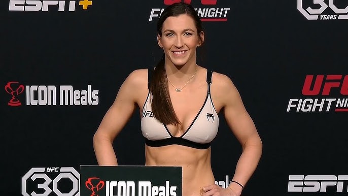 Монтана Де Ла Роса срещу Луана Каролина на UFC Fight Night 253