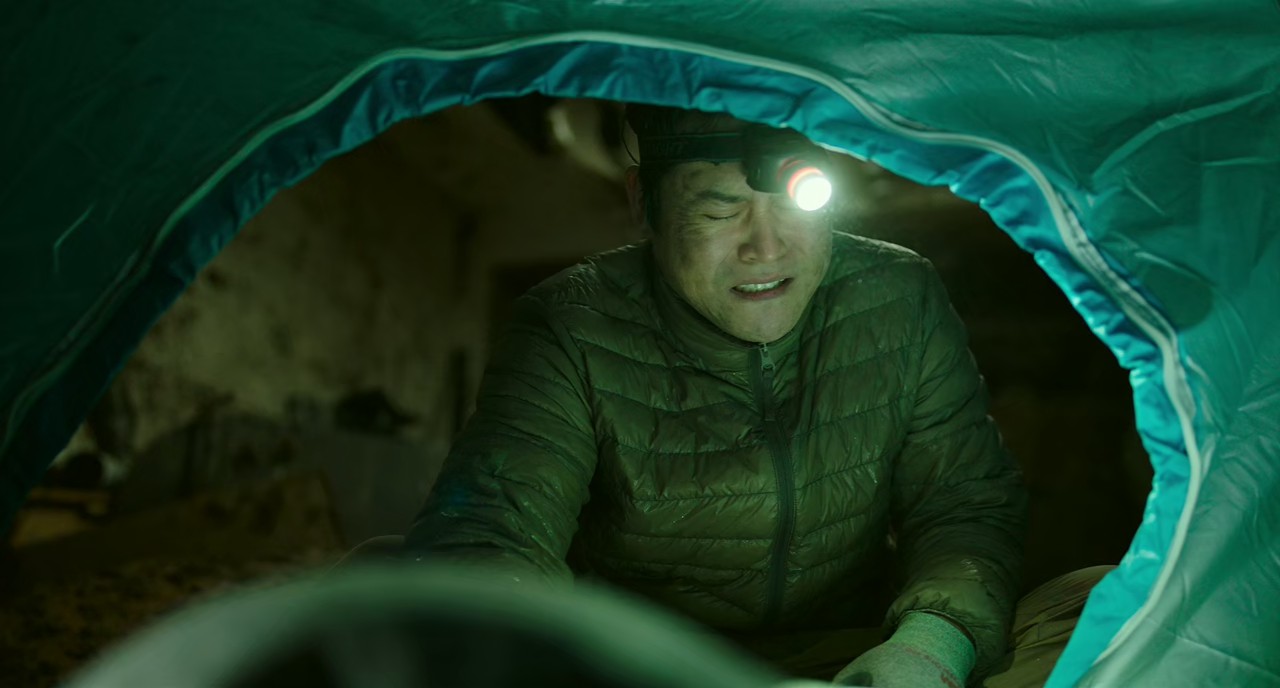 Sinkhole-2021-Hindi-kor-Blu-Ray-720p-x265-HEVC-AAC-6ch-ESub-mkv-0005