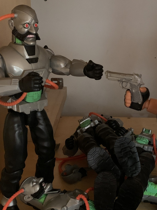 Action Man vs 14 silver robots. 20-BBC7-F0-EC75-460-C-BCB7-ACF695171-EB5