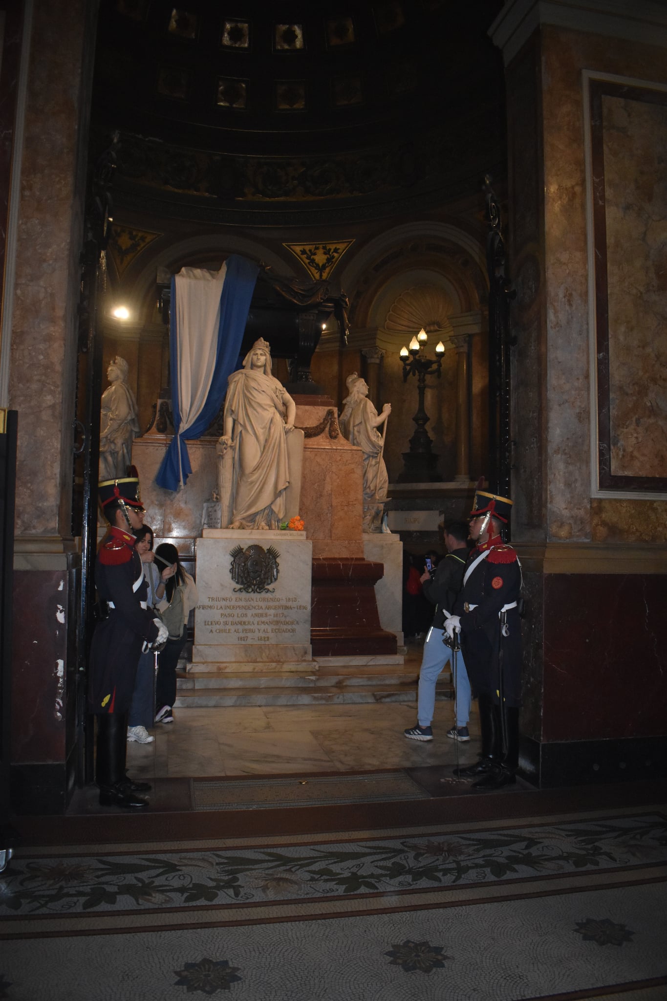 В джазе только девушки или аргентинско-бразильский калейдоскоп В джазе только девушки или аргентинско-бразильский калейдоскоп