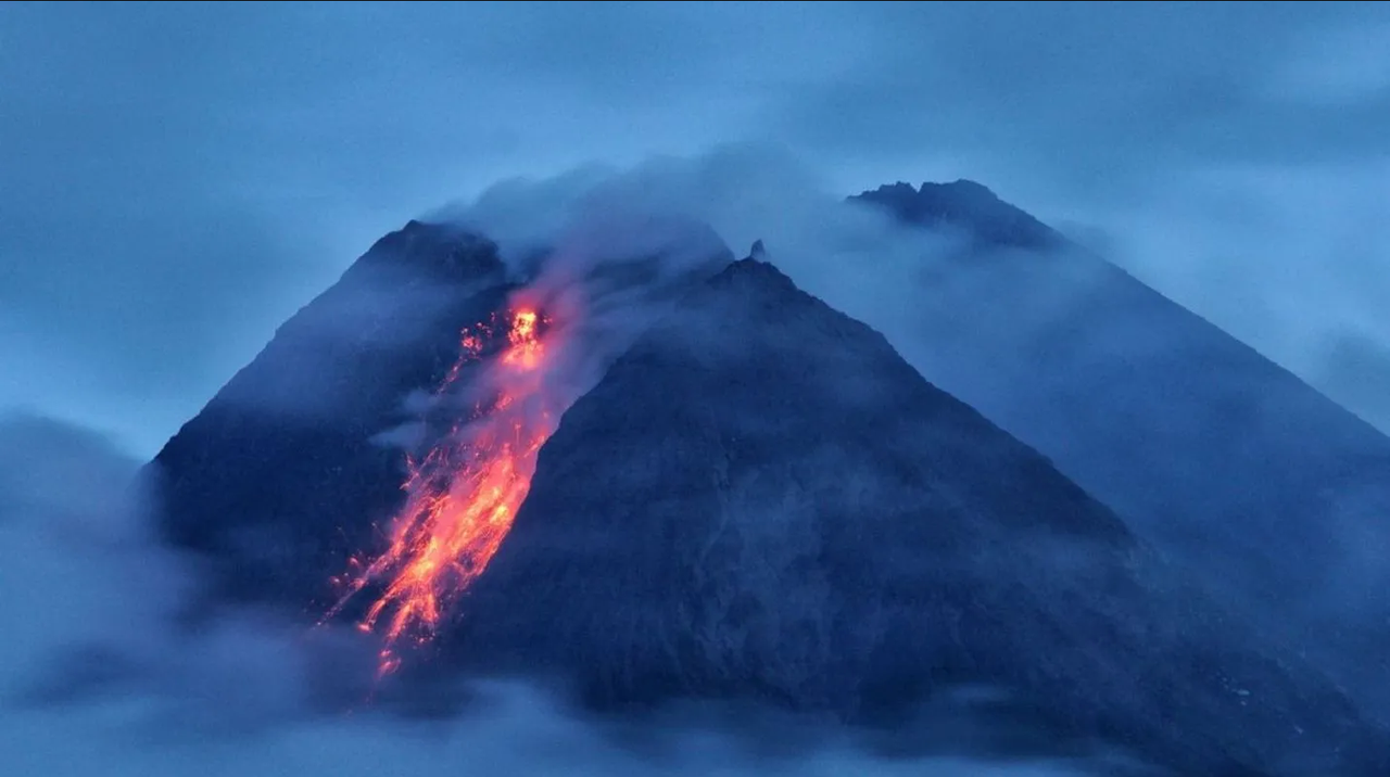 Indonesia: El volcán Merapi entró en erupción