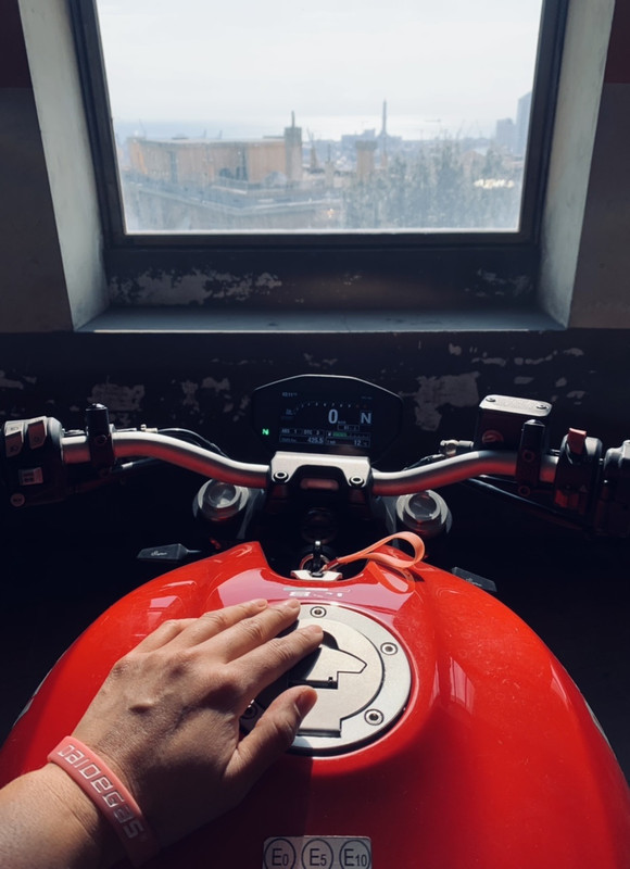 9E28215D-E746-4D62-B484-057E9484C8F3