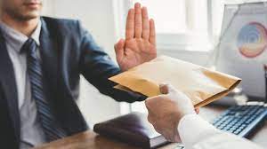 Corruptos podrían usar brazalete electrónico según propuesta de Senadora