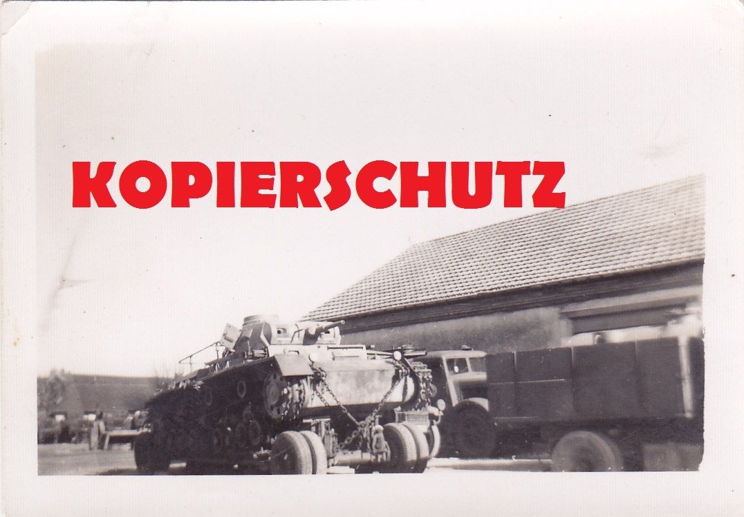Befehlspanzer Panzer III mit Rahmenantenne verla