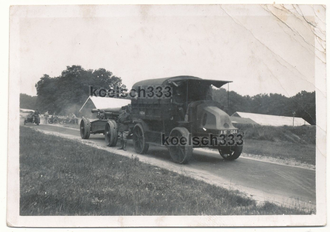 Beute Übergabe - französischer Latil Schlepper 1