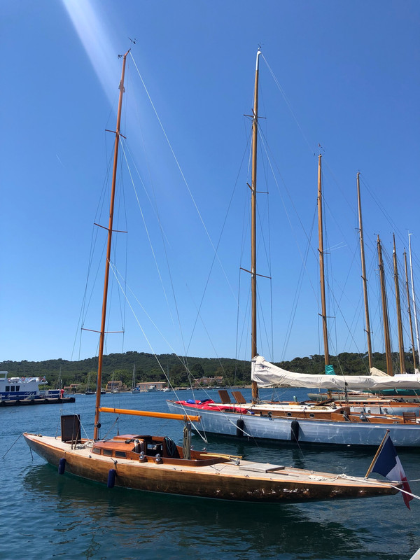 5EB6847B-5AAA-4915-BEE5-DA47B776BAF4