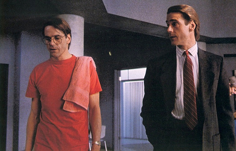 DEAD-RINGERS-JEREMY-IRONS-1-FOTOR.jpg