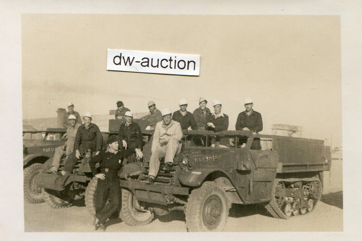 Fallschirmjäger mit Halbketten Fahrzeug