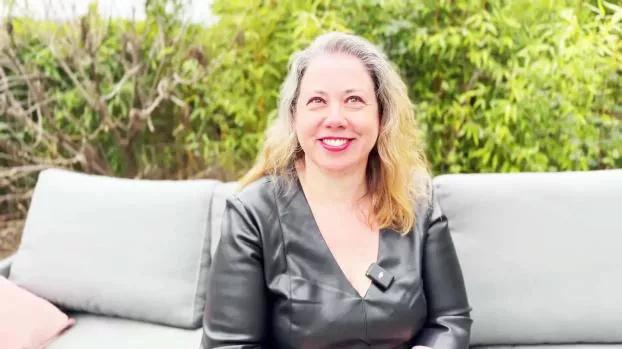JacquieEtMichelTV – Jeny Wolf – 47 years old, a self-confessed foodie!
