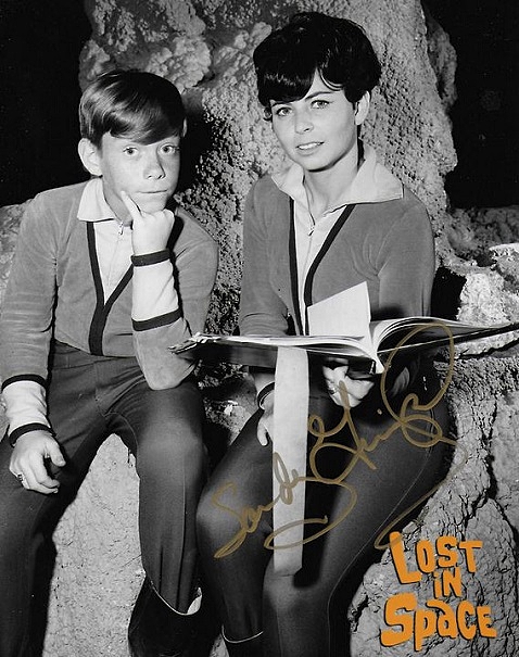 SANDRA-LEE-GIMPEL-LOST-IN-SPACE-FOTOR.jpg