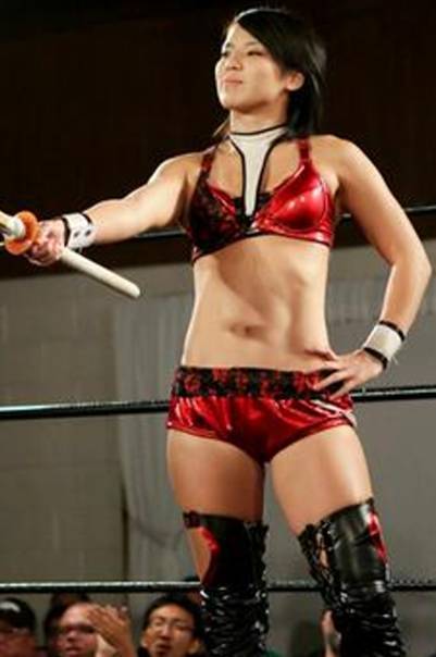 Hikaru-Shida-wl-5ft5-125-130-lb-01