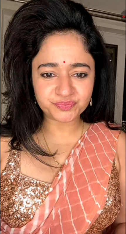 Poonam Bajwa Saree Live mp4 0001