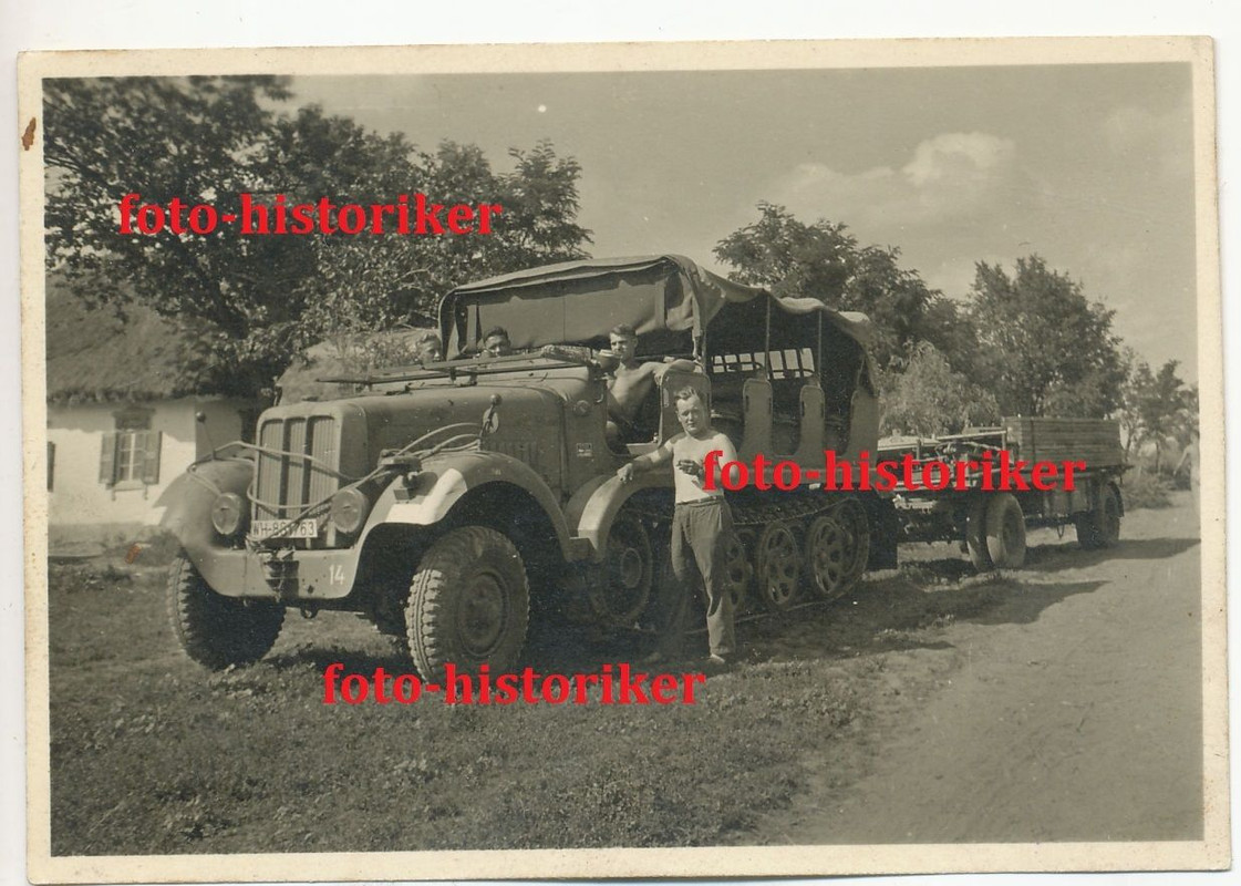 Kameraden mit SDKFZ 8 Halbketten Fahrzeug Anhäng