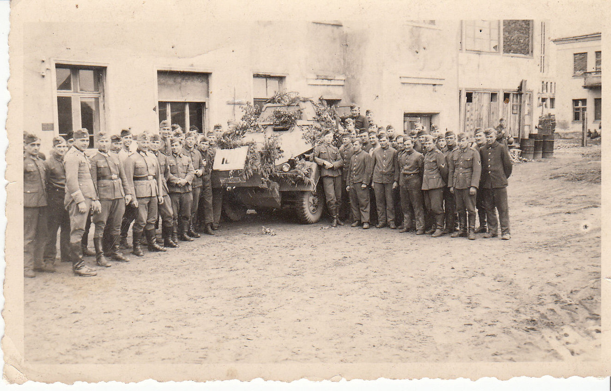 Orig. Foto Sdkfz. Panzer-Spähwagen - Feier 100. 