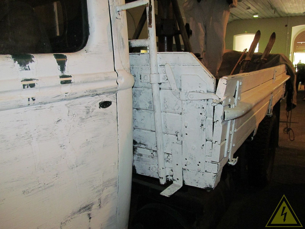 Ford_V8_Helsinki_033