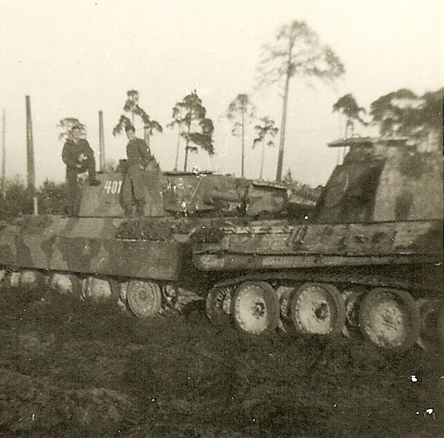 US Troops Posed w Captured German Pzkw.V Panther Panzer Tanks 401! (2)