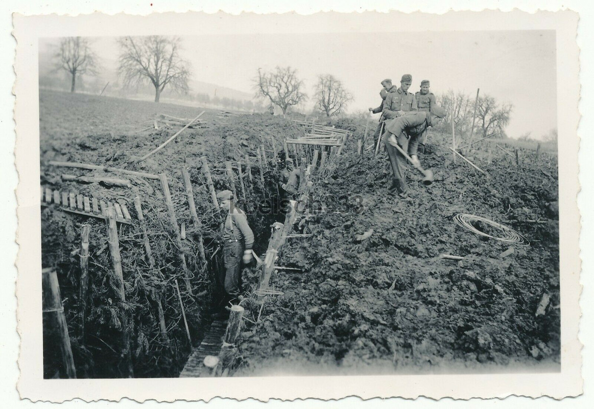 !! Soldaten der Wehrmacht beim Schützengraben Bau in Schweigen Grenzgebiet