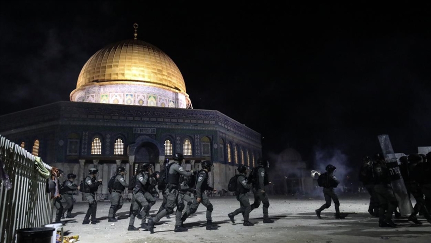 Fuerzas israelíes atacan la mezquita de Al-Aqsa; más de 40 palestinos heridos