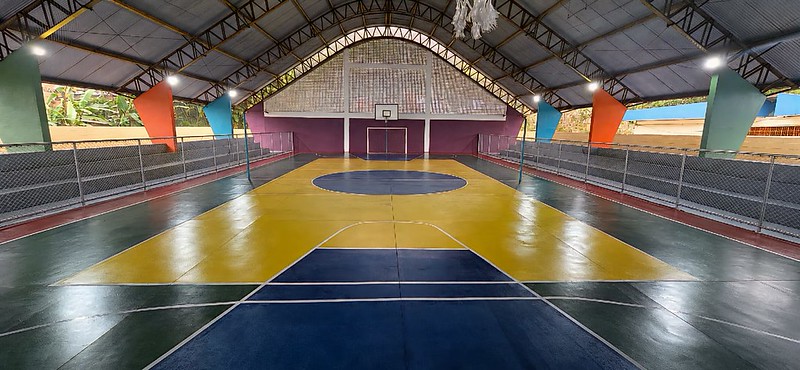 Quadra poliesportiva revitalizada no Perequê, em Guarujá
