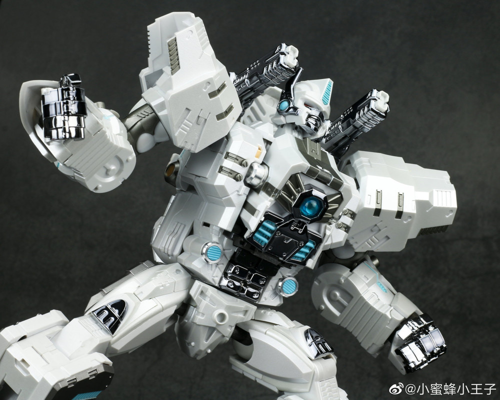 GT-10A-T-Beast-Ultra-Magnus-03