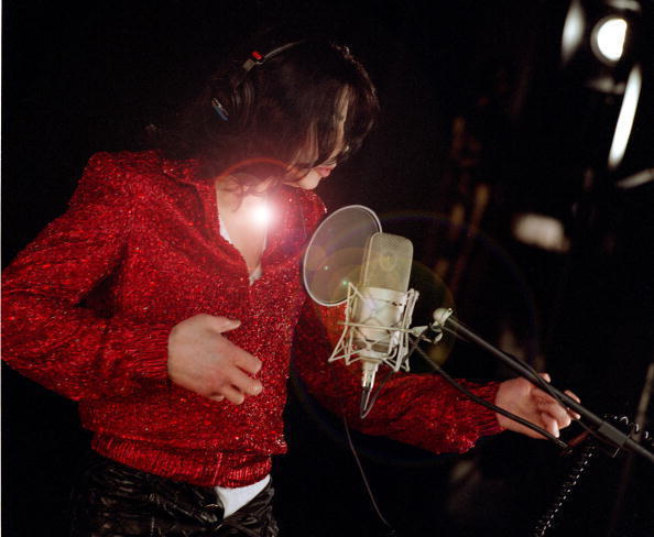 MJ-michael-jackson-2002-2009-16915412-594-488.jpg