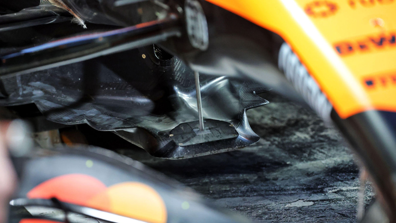 Mc-Laren-MCL40-bib.jpg