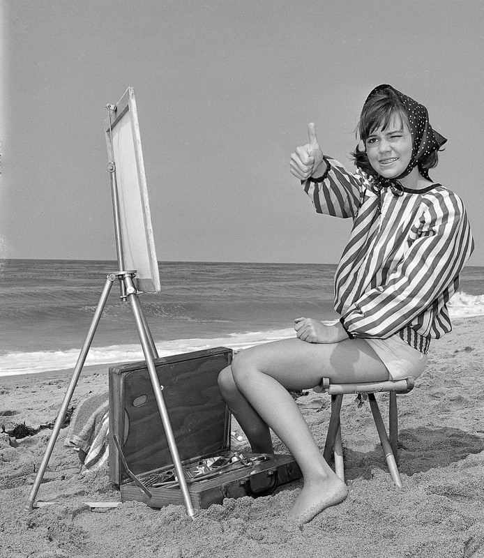 Sally_Field_b82