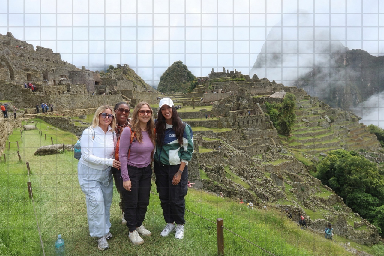 SIX A2AB220C 0161 4CD2 A70A CA2C18360E43