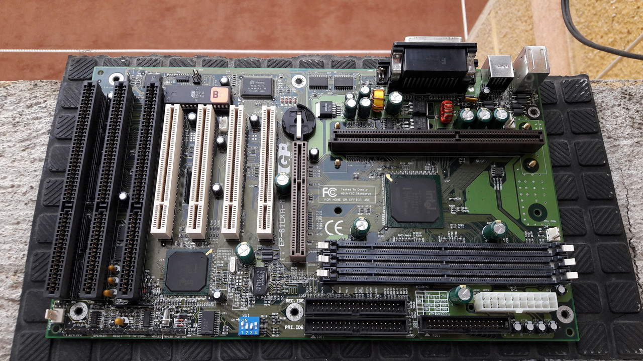 EPOX-EP-61LXA-M-P2-233-33