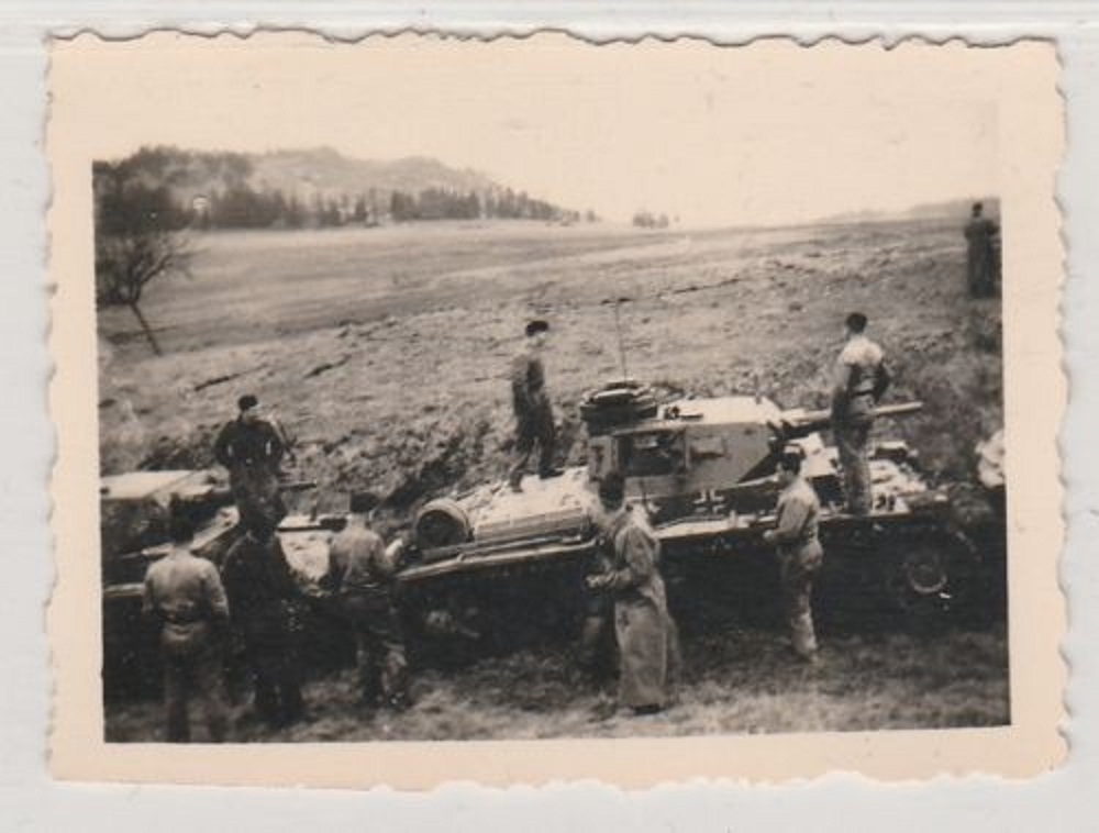 Original Foto-2.Weltkrieg-Soldaten m.Panzern-Rüc