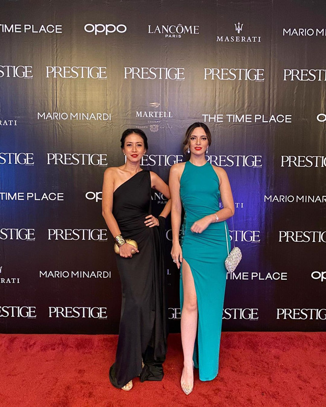 Nia Ramadhani dan Gitajanu di pesta yang digelar oleh majalah Prestige Indonesia