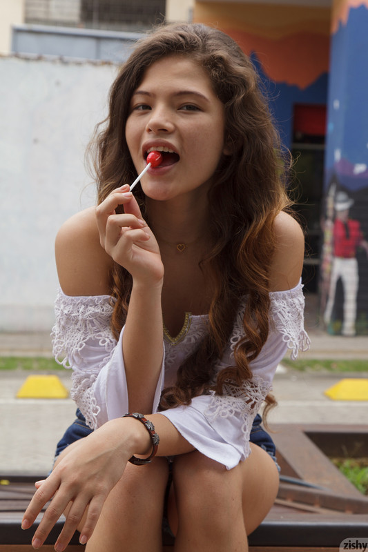 full_024_1323181022419899