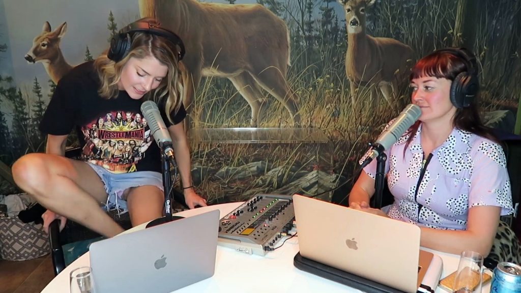 Grace-Helbig-Nude-Pussy-Slip-Upskirt-STARS-com-3