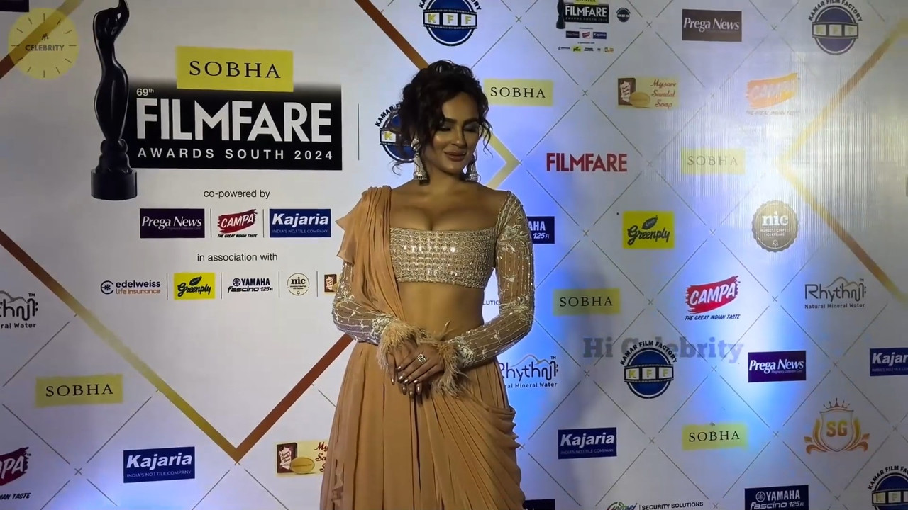 Multiple actress in hot outfit filmfare.mp4_snapshot_03.39.046