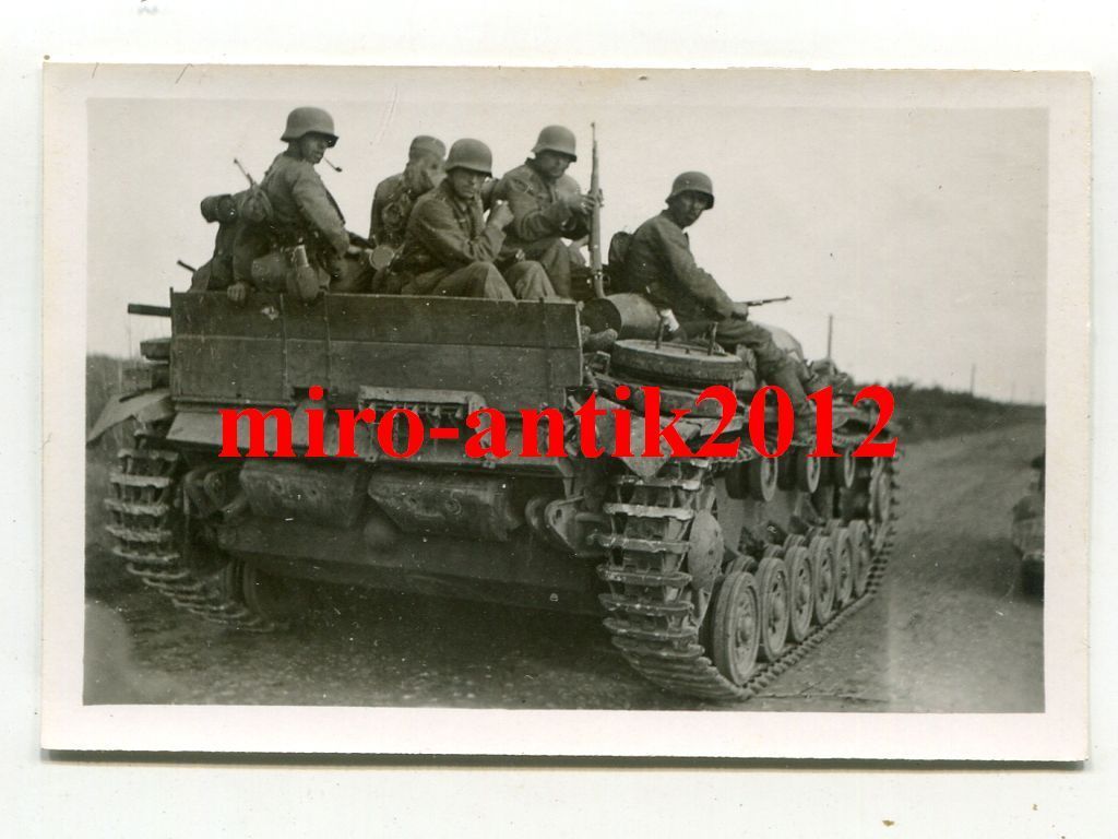 Foto, Sturmgeschütz mit aufgesessener Infanterie
