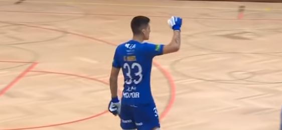 HÓQUEI EM PATINS: SUIÇOS E ALEMÃES NO PERCURSO PORTUGUÊS HÓQUEI EM PATINS: SUIÇOS E ALEMÃES NO PERCURSO PORTUGUÊS