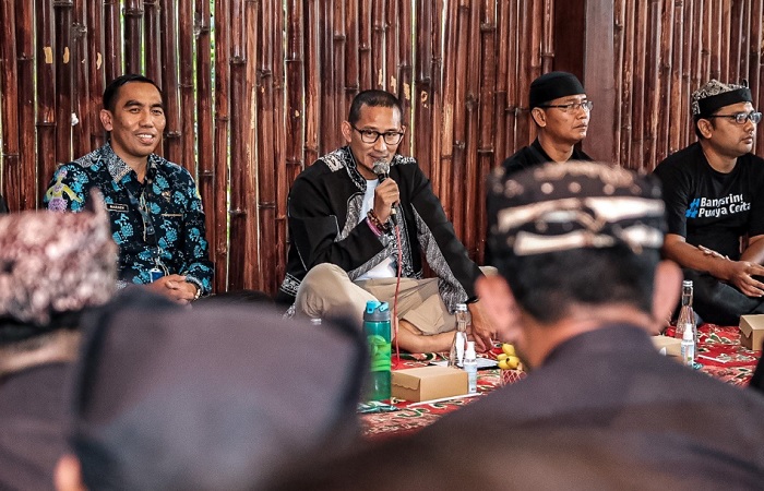 Menparekraf Sandiaga Uno saat meninjau Desa Wisata Bangsring di Banyuwangi, Jawa Timur, Kamis (29/11/2022).